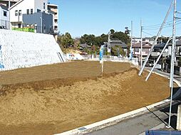 閑静な住宅街です。高台を生かしたプランを作成いたします。