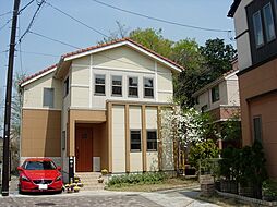 ゆったりとした街並みに27の家族が集う街には公園もあり、ママ友や子供同士のコミュニケーションの場としても心地良い空間になっています。