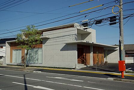 新晃不動産有限会社の周辺地図