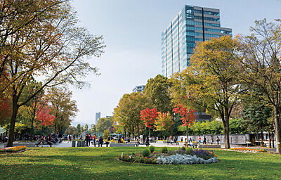 大通公園 約1,470m(徒歩19分)