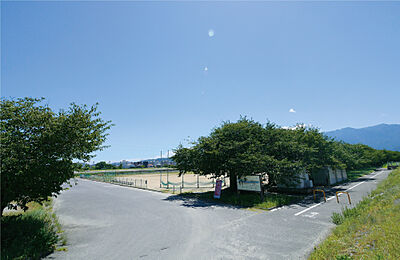 国領川緑地グラウンド 約780m(徒歩10分)