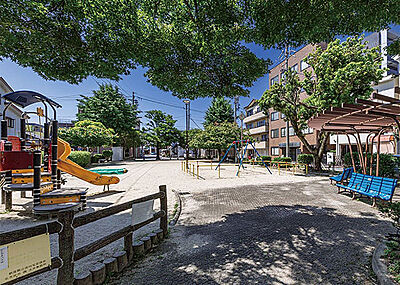 新屋敷公園 約300m(徒歩4分)