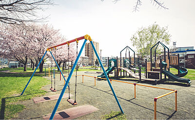 とんぼ公園 約430m（徒歩6分）