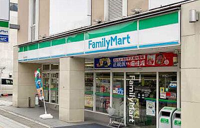 ファミリーマート富山本町店 約440m(徒歩6分)