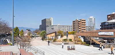 草津川跡地公園 約620m(徒歩8分)