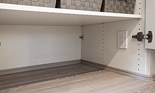 リーフィアレジデンス八王子北野 コンセント付き収納