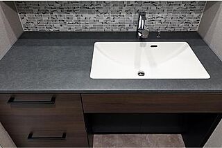 ルネタワー八王子 新世代化粧板「セルサス」＋偏心ボウル<br />
