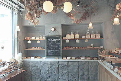 brocantique the bakery 約280m（徒歩4分）