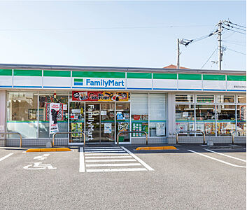 ファミリーマート新居浜坂井町店 約650m（徒歩9分）