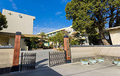 唐津市立長松小学校 約690m（徒歩9分）