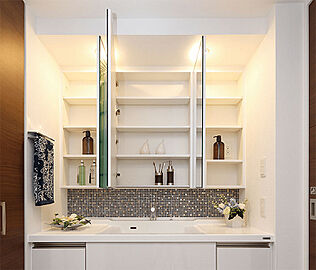 クリーンリバーフィネス平岸ステーションサイド ワイドミラー＆収納兼備ユーティリティ