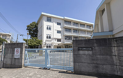 三郎丸小学校 約720m（徒歩9分）