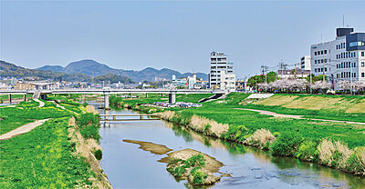 遠賀川 約290m（徒歩4分）