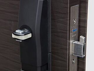 ローレルコート上前津 防犯サムターン＆鎌デッド錠