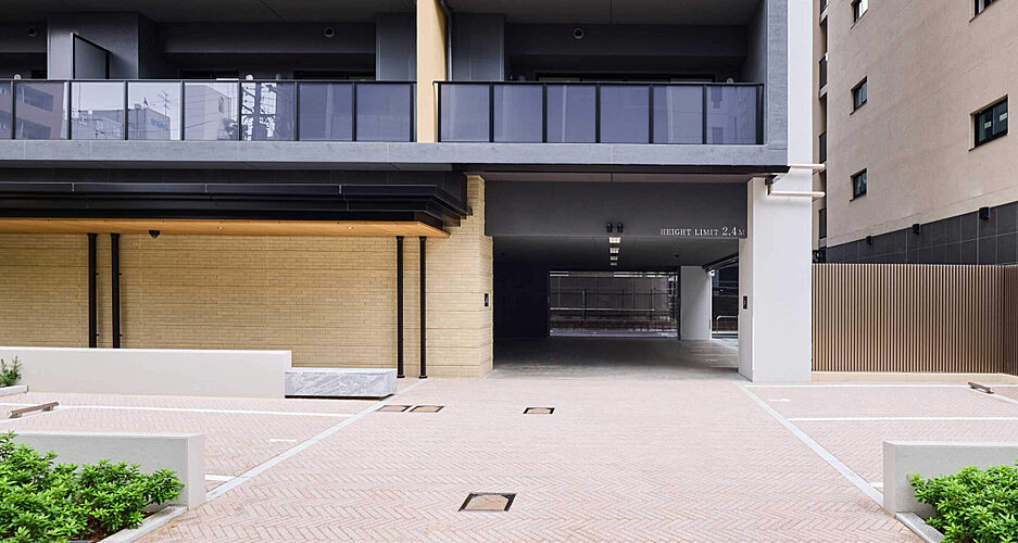 シーンズ南森町 パーキング入口