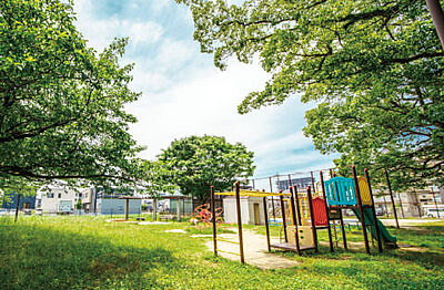 井相田公園 約400m（徒歩5分）