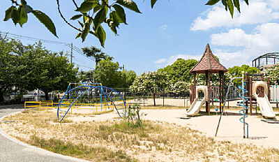 中野北公園 約390m(徒歩5分)