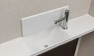 ウエリス覚王山法王町 手洗い器一体型人造大理石カウンター