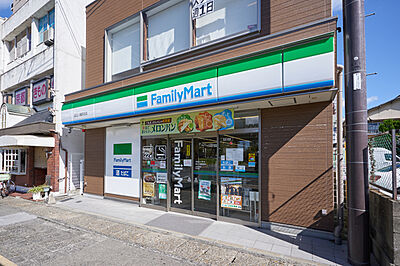 ファミリーマート近江八幡駅前店 約210m(徒歩3分)