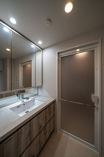 ザ・ハートフルストーリー西宮苦楽園 洗面室（502号室）