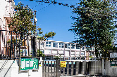豊島区立巣鴨小学校【通学校】 約370m（徒歩5分）