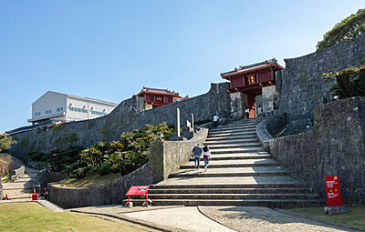 国営沖縄記念公園（首里城公園）（2023年2月撮影） 約2.7km