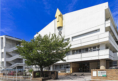 市立中川小学校（通学校） 約830m（徒歩11分）※正門・通学路