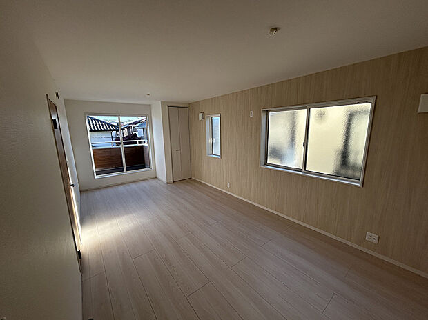 【2階主寝室】ご家族の用途に合わせ間仕切りも可能（３LDK→４LDK）！！