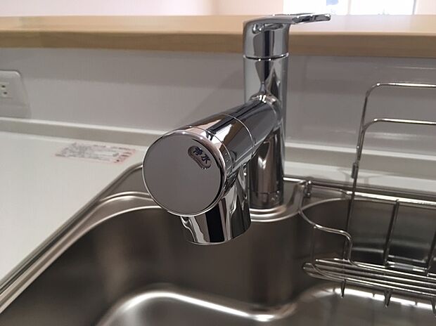 【浄水カートリッジ】浄水カートリッジ内蔵型のキッチン水栓を採用しています。