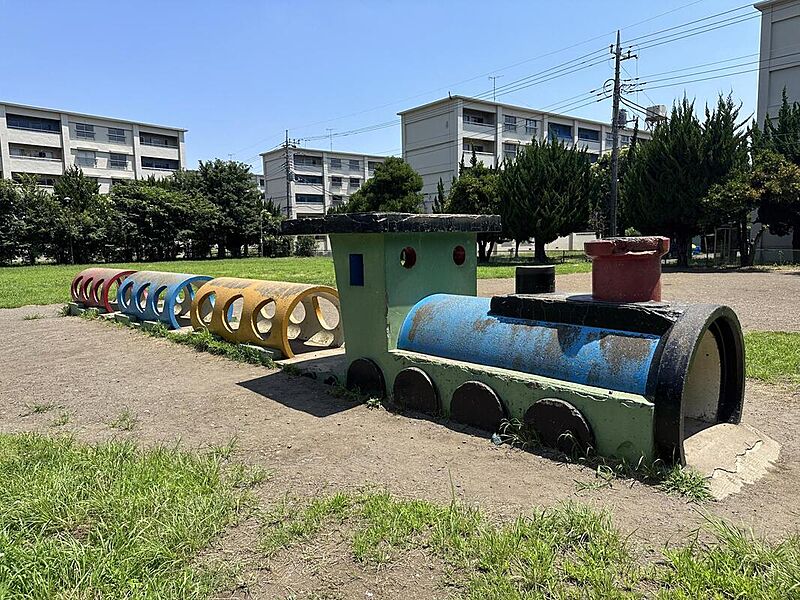 汽車ぽっぽ公園まで300m 徒歩4分。