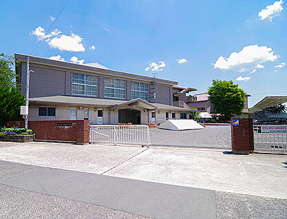 磯松中学校 約1700m