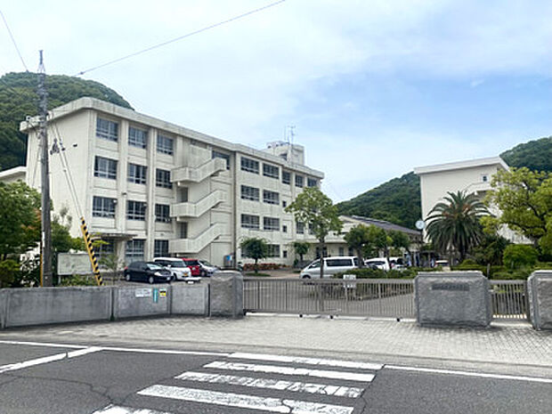 津田中学校