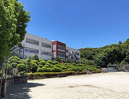 諫早市立上山小学校 約550m