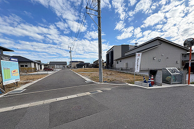 【9号地 外観】土地面積65坪以上で高低差も少なく、団地内道路も6.0mと車の出入りがしやすく安心、駐車もスムーズ。