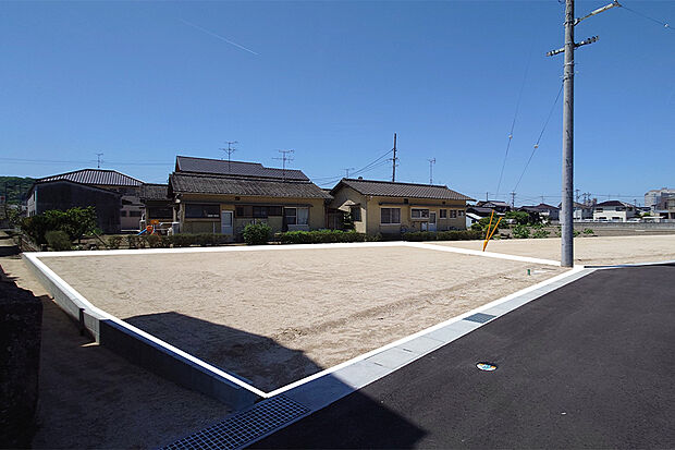 【23号地 現地写真】前面道路約6mに面した約65坪のゆとりある区画です。  広々とした敷地を活かして、平屋や二世帯住宅な
