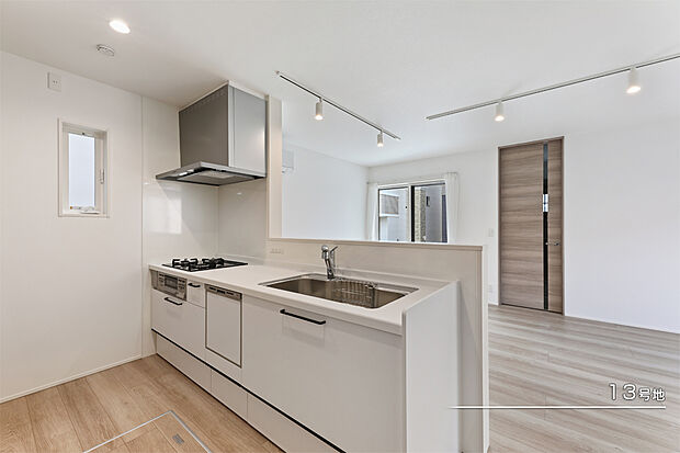 【13号地 キッチン】13号地