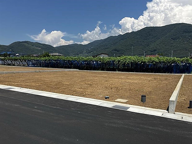 【12号地 外観】<strong>暮らしを楽しむゆとりを生み出す生活利便性&緑豊かな住環境です。</strong>