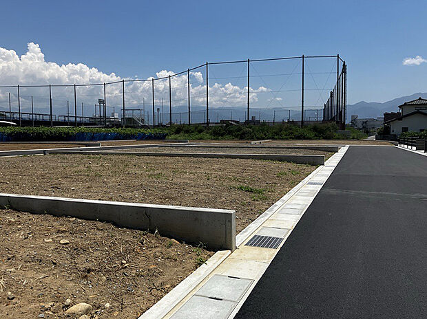 【17号地 外観】<strong>暮らしを楽しむゆとりを生み出す生活利便性&緑豊かな住環境です。</strong>