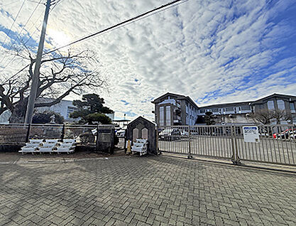 内原中学校 約510m