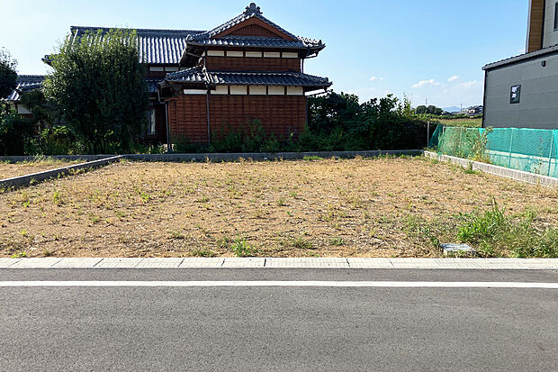 【5号地 外観】211.94m2と、ゆとりある広さ。 平屋での建築も可能でゆとりある駐車スペースや広々としたお庭も