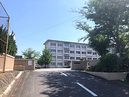 稙田東中学校 約610m