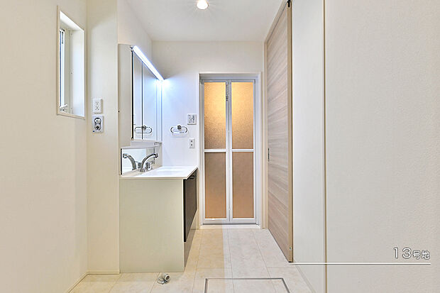 【13号地 洗面室】13号地