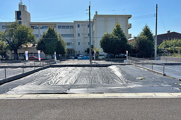 【6号地 外観】前面道路5mに接道する建築条件付宅地です。 16区画のダイワハウスの分譲地で街並みが整備されておりま