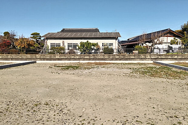 【2号地 外観】閑静な住宅街に位置する平坦な土地で、毎日の暮らしを快適に。
敷地面積60坪超の広さを確保しており