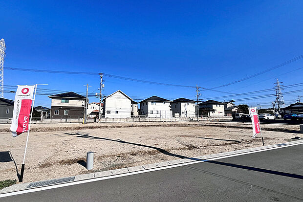 【15号地 現地写真】208m2超と、ゆとりある広さ。 開放感のある、明るい区画です。 前面道路は6mと、車の出し入