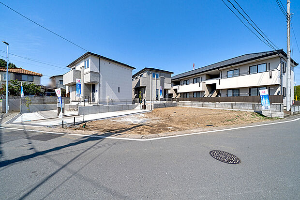 【3号地 前面道路含む現地写真】敷地面積40坪超!日当たり良好です。 幅員4.9m~6.6mでゆとりがあります。
