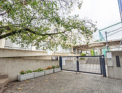 区立落合第二中学校 約170m