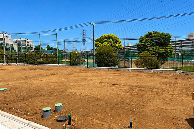 【19号地 現地写真】日当たり良好な立地で、明るく開放感のある空間を実現できます。