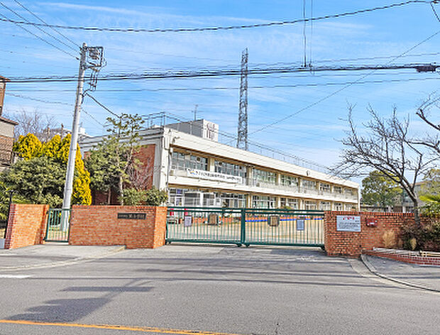 川口市立里小学校