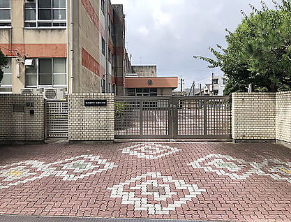 名古屋市立村雲小学校 約570m